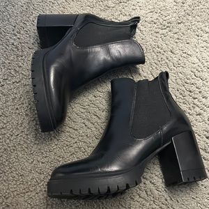 Aerosoles black leather lug sole boots size 8